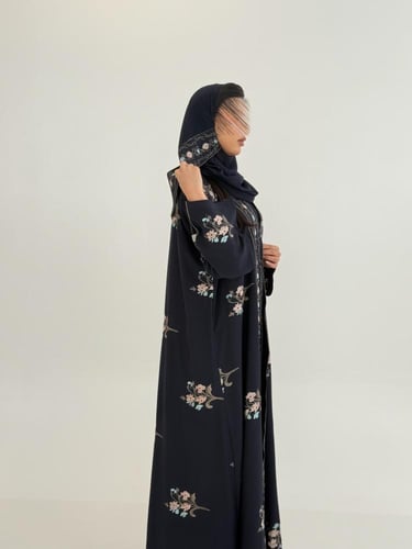 عباية الين بقماش كريب اوكراني بتطريز كحلي