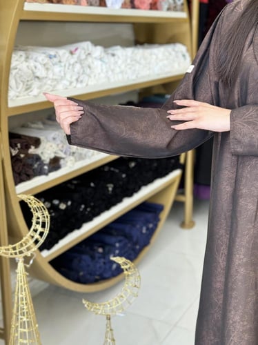 عباية رواء بقماش كريب حرير مشجر بني