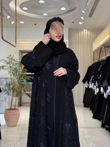 عباية قمره بقماش شيفون بتطريز هاري بفصوص كحلي