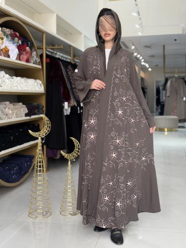 عباية مناير بقماش كريب ويفر مطرز بني فاتح