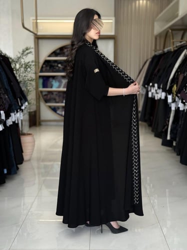 كولكشن العيد | عباية نغم بقماش كريب ملكي بتطريز وش...