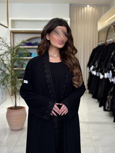 عباية ايه بقماش كريب ملكي مزين بكلفه ناعم دبل كلوش