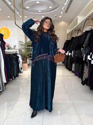 عباية حوريه بقماش مخمل مكسر مع مخمل تركي تركوازي