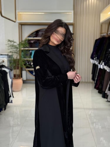 بليزر | عباية نهله بقماش مخمل تدخيلات كريب بتطريز...