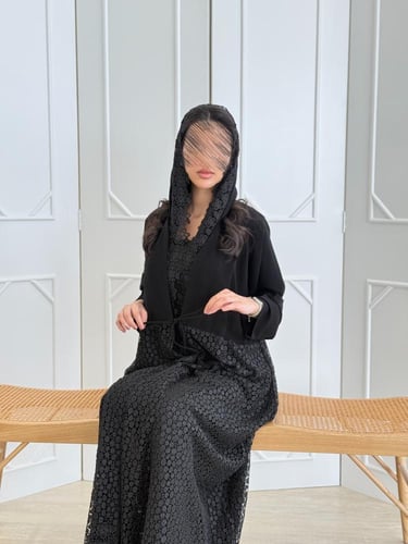 عباية دلع بقماش كريب ملكي تدخيلات جبير ملكي 3