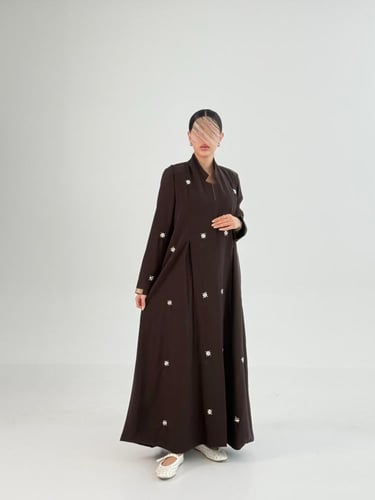 عباية سوار بليزر رسمي مزين بكسرات وشك بقماش كريب ر...