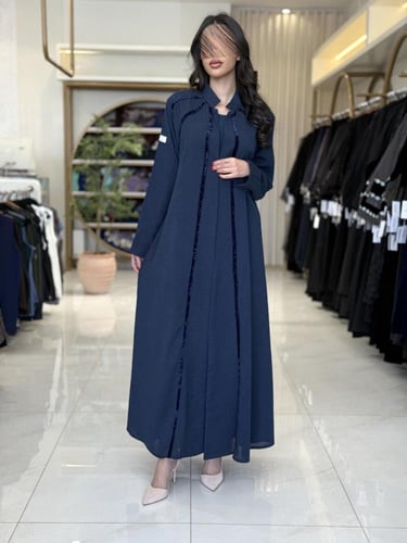 عباية هوليا بقماش كريب شتوي بلمسات مخمل كحلي