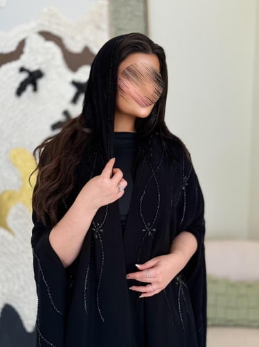 عباية همس قطرية بقماش كريب الابداع بشك اسود