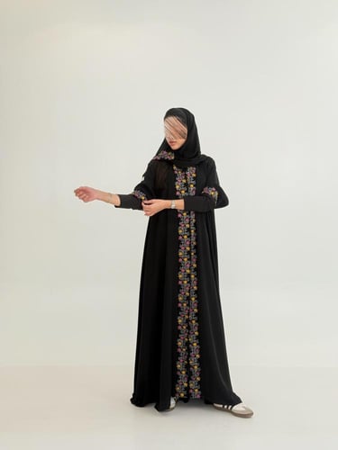عباية فرحه بقماش انترنت بتطريز ملون