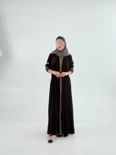 عباية سيلار بقماش مخمل كوري كم استرتش بدانتل بني