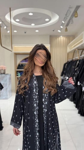 عباية خديجه بقماش حرير مبطن بشيفون برسم ورق شجر