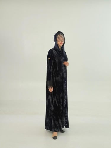 فخر بقماش مخمل كوري بطبعات كحلي مزين بدانتل