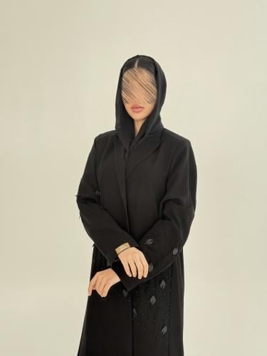 عباية | بليزر سهام بقماش كريب رموش مزين بشك ملكي