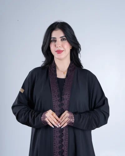 عباية ماس بقماش كرز مزين بدانتل عودي