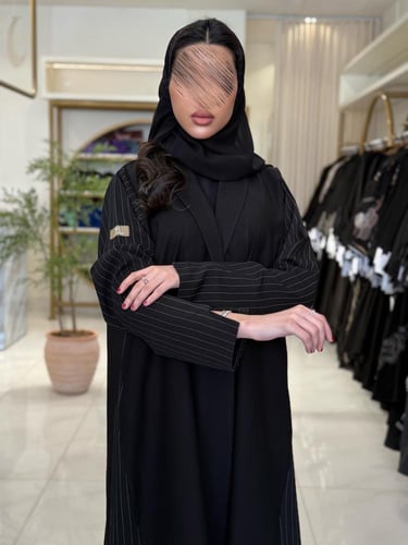 عباية غصون بقماش كريب الاناقة تدخبلات مقلم اسود