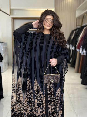 عباية الترف بقماش كريب ملكي مع شيفون مخمل كم استرت...