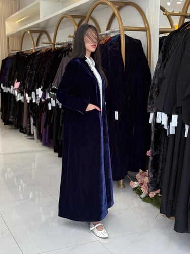 بليزر اسماء بقماش مخمل مبطن مزين بصدف كحلي