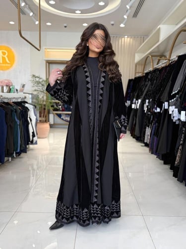 عباية شمس بقماش مخمل مطرز مع كريب الاناقه بيج