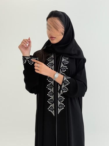 عباية شيماء بقماش كريب ملكي بتطريز يدوي