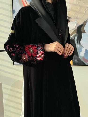 تشكيلة شتاء 2024 - عباية انسام بليزر مخمل تطريز ور...