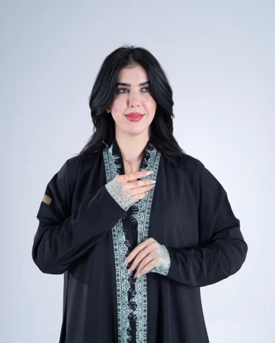 عباية ماس بقماش كرز مزين بدانتل تيفاني