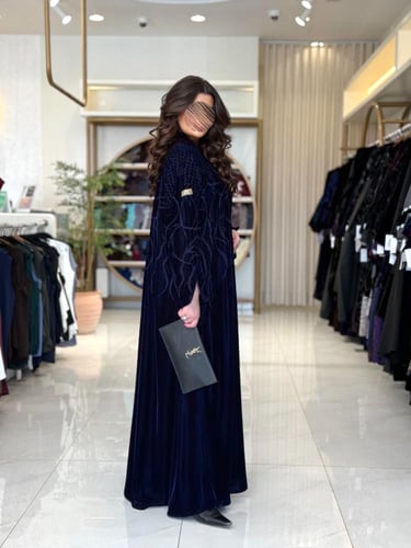 عباية لبنى بقماش مخمل كوري مطرز مزين بفصوص كحلي