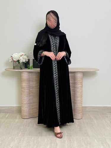 عباية روابي بقماش مخمل كوري بتطريز