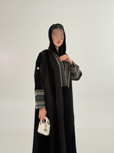 عباية ريلام بقماش مخمل تديخلات كريب الاناقة بتطريز...