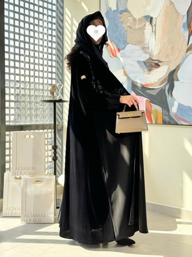 تشكيلة شتاء 2024 - عباية احتشام مخمل وكريب بلاك بت...