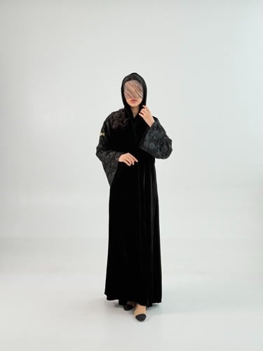 عباية جنان بقماش مخمل كوري باكمام دانتل مورد