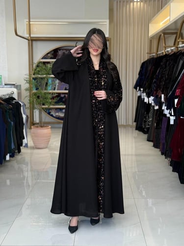 عباية غلا بقماش كريب الاناقه تدخيلات مخمل ملون