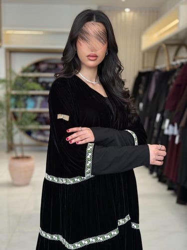 عباية هيم بقماش مخمل كوري طبقات بكلفه بيج