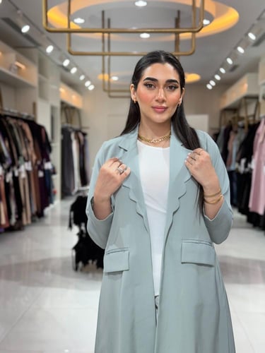 عباية بقصة بليزر بقماش كريب رموش تيفاني