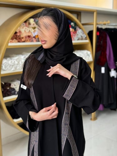 عباية ميرال كريب بلاك مع تطريز ناعم