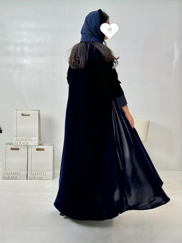 تشكيلة شتاء 2024 - عباية اعتدال مخمل كسرات بالكم م...