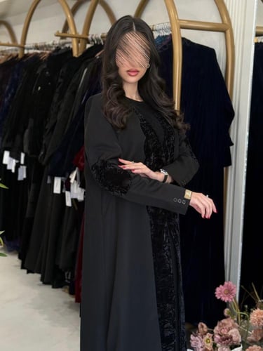 بليزر | عباية ميرلا بقماش كريب باربي تدخيلات مخمل...