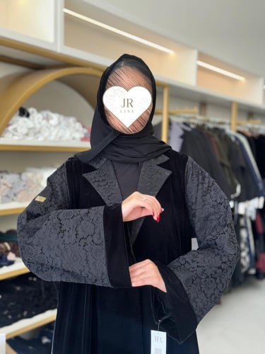 تشكيلة شتاء 2024 - عباية وصايف بقماش مخمل مع دانتي...