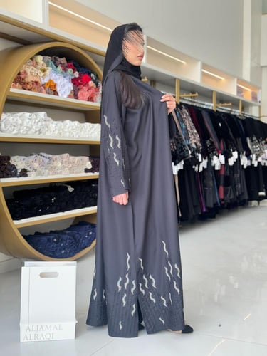 عباية اماتا بقماش كريب بشك فضي