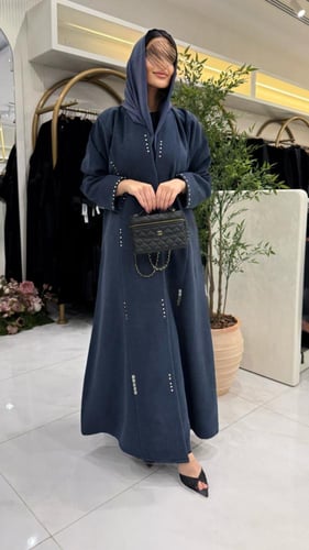 عباية سيرين بقماش جوخ مزين بكرستال تيفاني