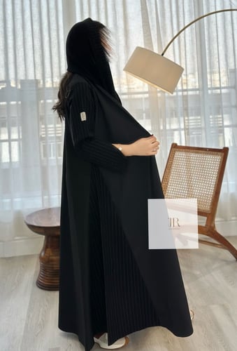 عباية غصون بليزر بقماش كتان اسود تدخيلات مقلم (بدو...