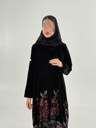 عباية امواج بقماش مخمل كوري بتطريز ورود انيقه