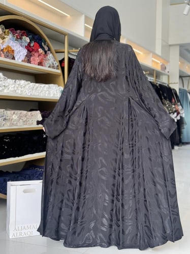 عباية ودق بقماش حرير كوري خطوط متشابكه