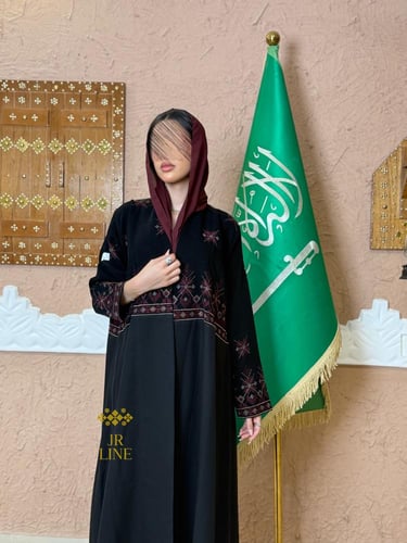 عباية رؤية بقماش كريب الابداع بتطريز عنابي