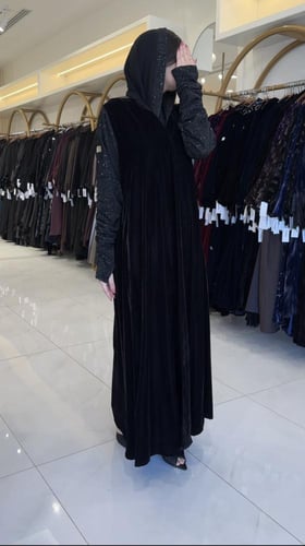 عباية فله بقماش مخمل بلمعه