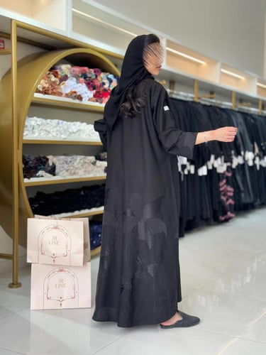 عباية علا بقماش كريب الاناقة بتطريز ورود اسود