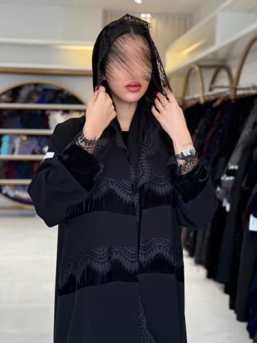 عباية جلنار بقماش كريب الابداع بلمسات مخمل ودانتل...