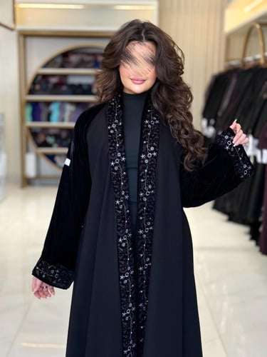 عباية غدق بقماش كريب الاناقة تدخيلات مخمل بتطريز م...