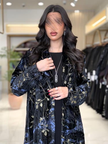 عباية الفاتنه بقماش شيفون مخمل ياباني اسود مع كحلي