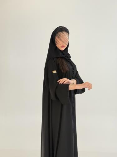 عباية سلطانه بقماش انترنت كويتي بتطريز ناعم كم ضيق...