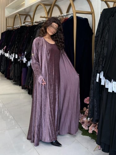 عباية فله بقماش مخمل استرتش كرمشه بالكم وفتحه اصبع...